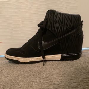 Nike woman’s Dunk Sky Hi Print